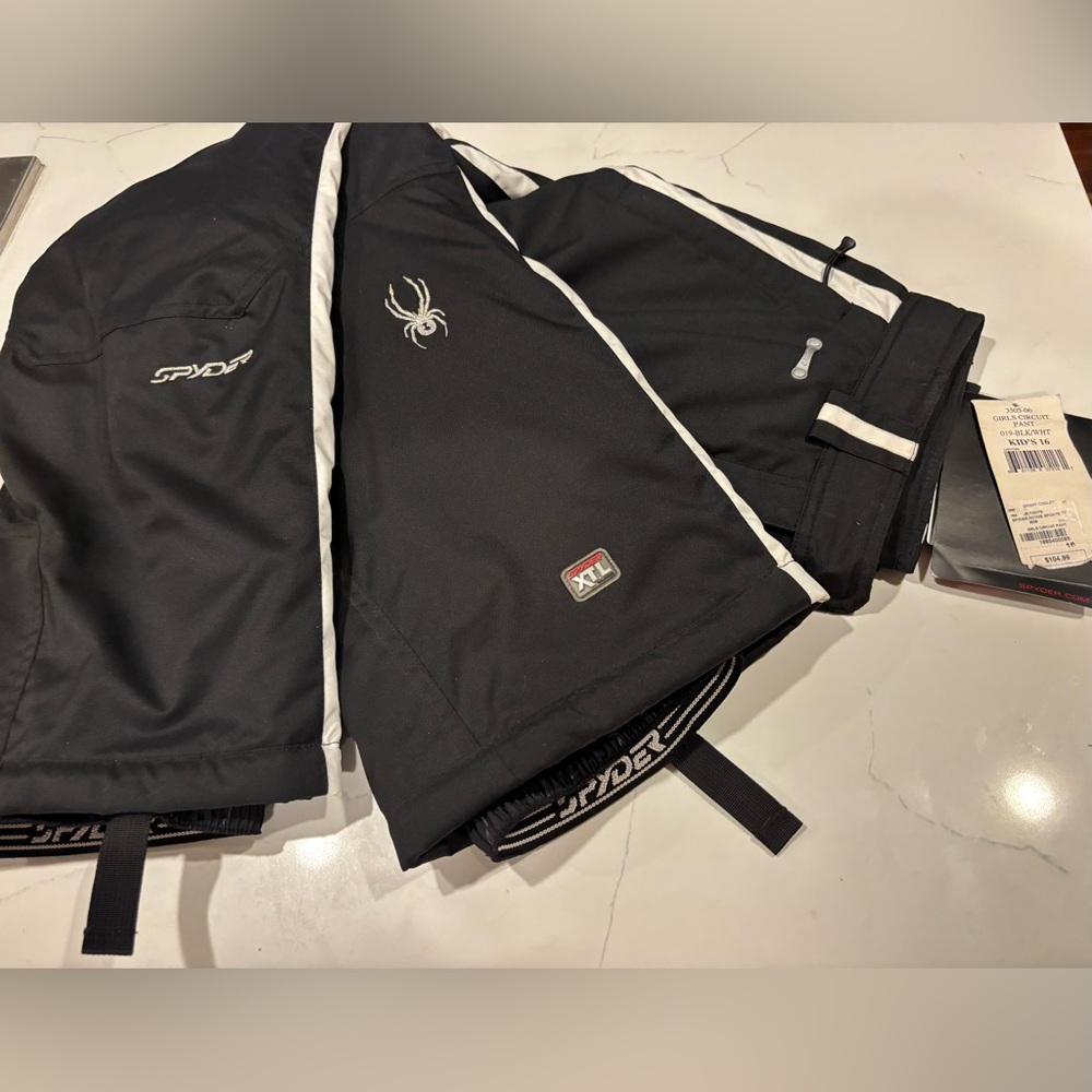 Spyder, Vintage, NWT, KYDS-Size 16-Girls Circuit Ski black pant /white stripe ⛷️